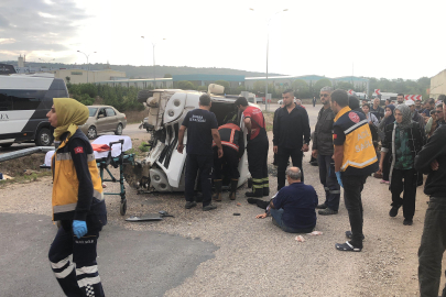 İnegöl'de işçi servisi devrildi: 12 işçi yaralandı