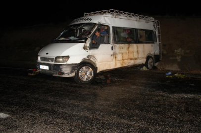 Konya'da tarım işçilerini taşıyan minibüs devrildi: 12 yaralı