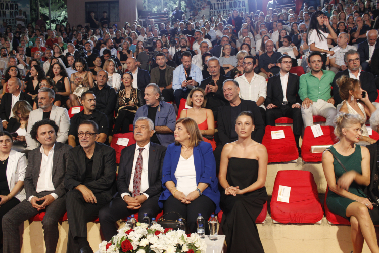 31. Uluslararası Adana Altın Koza Film Festivali, Yaşam Boyu Başarı ve Emek Ödüllerini takdim etti