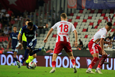 Fenerbahçe, Antalyaspor'u deplasmanda 2-0 mağlup etti