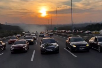 İstanbul trafiğinde çakarlı gelin arabası skandalı! Üstelik ilk değildi!