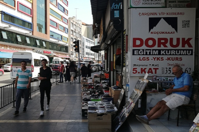 Adana’da kaldırım işgalleri ve trafik kuralsızlığı yaya güvenliğini tehdit ediyor