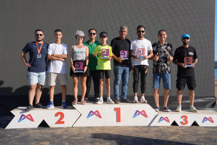 Çukurova Belediyesi, Kızkalesi'nde düzenlenen 3. Uluslararası Kilikya Ultra Maratonu'nda iki birincilik, bir ikincilik ve bir üçüncülük alarak toplamda 4 kupa kazandı. Çukurova Belediyesi, Mersin Büyükşehir Belediyesi tarafından Kızkalesi'nde düzenlenen 3. Uluslararası Kilikya Ultra Maratonu'nda büyük başarı elde etti. 16 şehirden 550 sporcunun katıldığı maratonda, Çukurova Belediyesi sporcuları iki birincilik, bir ikincilik ve bir üçüncülük olmak üzere toplamda 4 kupa ile döndü.  16 Kentten 550 sporcu 5 kategoride yarıştı ‘Doğanın içinde tarihe koş’ sloganıyla gerçekleştirilen maratonun  startını Büyükşehir Belediye Başkanı Vahap Seçer verdi. 10 ülke ve Türkiye’den 16 şehirden toplam 550 sporcu beş kategoride yarıştı. Bütün parkurların bitiş noktası da Kızkalesi oldu.  ÇUKUROVALI SPORCULARDAN 4 KUPA Heyecanlı ve çekişmeli geçen maraton sonunda Çukurova Belediyesi personeli Koray Het 33K Genel Klasman Kategorisinde birincilik; Çukurova Belediyesi adına yarışan Rıdvan Aykul 33K yaş grubunda birincilik; Fahrettin Çakay 15K yaş grubunda ikincilik; Gonca Ateş Arıkan ise 15K yaş grubu kategorisinde rakiplerini geride bırakarak üçüncülük kürsüsüne çıktı. “Çukurova Belediyemizin bayrağını zirvede taşımaya devam edeceğiz”  Kazandıkları kupaları Çukurova Belediye Başkanı Emrah Kozay’a armağan ettiklerini belirten Koray Het şu ifadeleri kullandı: “Çukurova adına büyük bir gurur ve sevinç yaşıyoruz. Başkanımız Emrah Kozay maratonda bize büyük bir destek verdi. Sonsuz teşekkürlerimizi iletiyoruz. Zorlu geçen parkur sonunda yüzlerce rakibimiz geride bırakarak kürsüye çıkmayı başardık. Çukurova Belediyemizin bayrağını zirvede taşımaya devam edeceğiz” Törende atletlere kupalarını Mersin Büyükşehir Belediyesi Genel Sekreteri Olcay Tok verdi. 