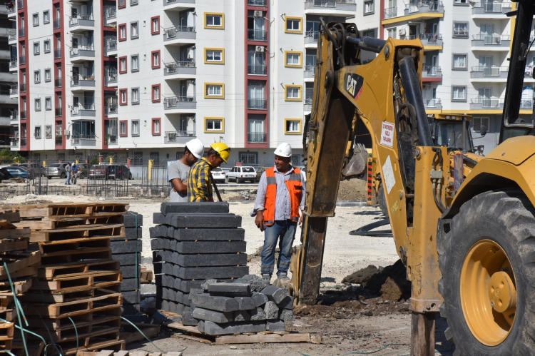 Ceyhan Belediye Başkanı Kadir Aydar Modern kent meydanı 45 günde halkla buluşacak! 2