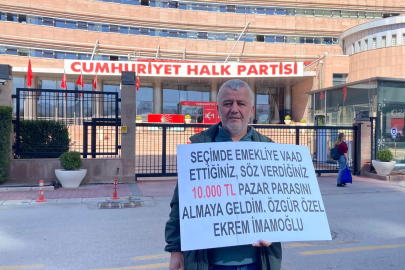 İstanbul'dan Ankara'ya gelip CHP Genel Merkezi önünde Ekrem İmamoğlu'nu protesto etti: Seni oraya getirmesini bildiysek, indirmesini de biliriz