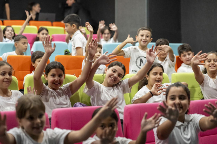 Mersin Büyükşehir Belediyesi Çocuk Sahnesi, ‘Dünyanın Eski Zamanlarında’ ile perdelerini açtı 3