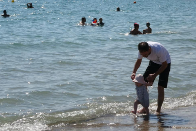 Mersin’de Ekim ayında sıcak hava ve sakin sahiller tatilcileri ağırlıyor