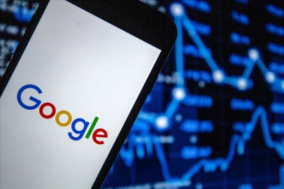 Google, arama sonuçlarında kullanıcı güvenliğini artırmak için mavi tik uygulamasını başlattı