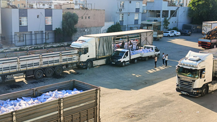 Seyhan Şakirpaşa'da dağıtılan kömür, dumanından önce tortuları kirletti 2