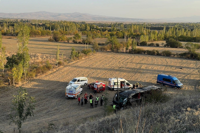 Afyonkarahisar'da yolcu otobüsü şarampole yuvarlandı: 21 Yaralı