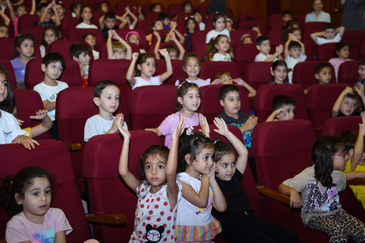 Seyhan Belediyesi Şehir Tiyatrosu miniklerle buluştu