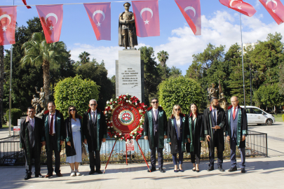 Adana Barosu’nun yeni yönetimi Atatürk Parkı’nda çelenk bıraktı