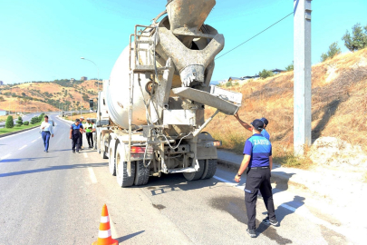 Zabıta Ekipleri, harç dökülen beton mikserine ceza kestiler