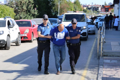 Adana'da kavga ayırmaya çalışan genç sokak ortasında vuruldu