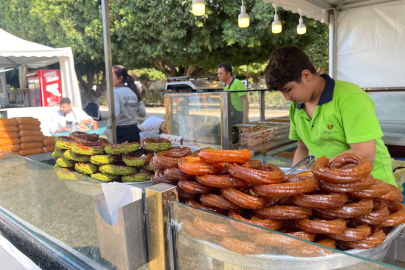 Adana Lezzet Festivali'nde tatlılara yoğun ilgi