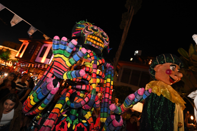 Kaleiçi Old Town Festivali, renkli kortejle başladı