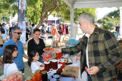 Adana Lezzet Festivali'nde Pozantı Çileği ilgi gördü