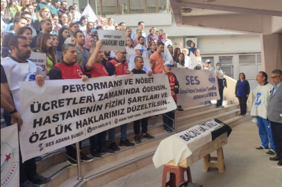 Balcalı Hastanesinde sağlık çalışanları iş bırakma eylemi gerçekleştirdi