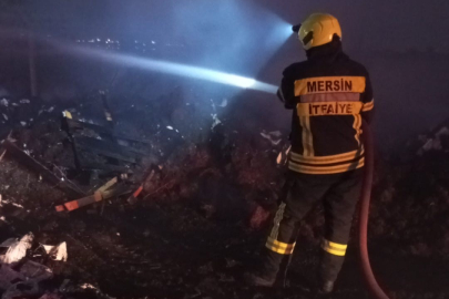 Mersin Tarsus'ta domates serasında yangın: Ürünler zarar gördü