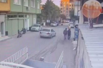 Hatay’da otomobil ile motosikletin çarpışma anı kamerada