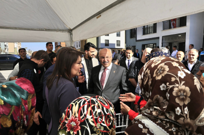 Vali Yavuz Selim Köşger, Göztepe Mahallesi’nde depremzedelerle bir araya geldi