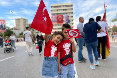 Cumhuriyet çocukları Adana’da bayramı coşkuyla kutladı