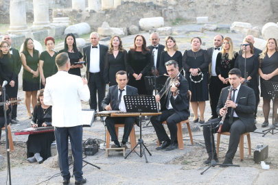 Hatay’ın antik kentinde Cumhuriyet Coşkusu: Türk sanat müziği korosu konser verdi