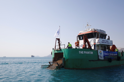 Mersin sahillerinde deniz yüzeyi temizleme çalışmaları