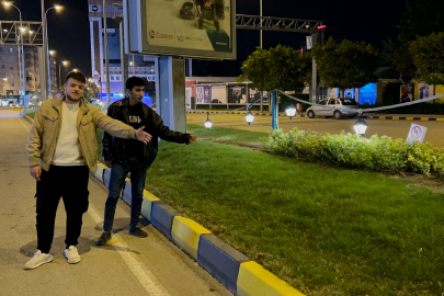 Hatay İskenderun'da çimlere basanlara sesli uyarı: Lütfen yaya yolunu kullanın