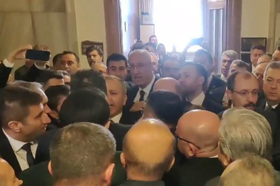 TBMM gergin anlar: CHP'li vekiller Ali Yerlikaya'nın geçisini engelledi!