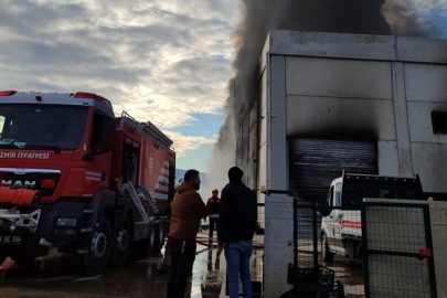 İzmir Selçuk'ta plastik kasa üretim fabrikasında yangın çıktı