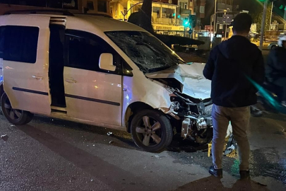 Adana'da elektrikli bisiklet kamyonetle çarpıştı: 1 ölü, 2 yaralı