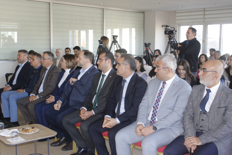 Doç. Dr. Mehmet Dinç: Bağımsızlık ve özgürlük için gece gündüz çalışıyoruz