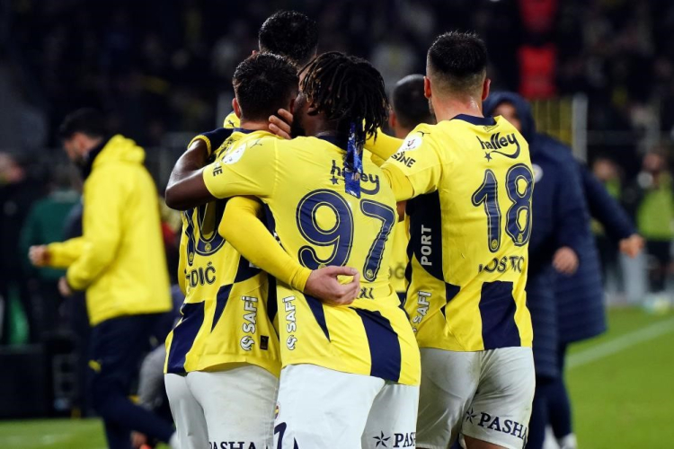 Trendyol Süper Lig’de 14. hafta tamamlandı Galatasaray lider, derbi öncesi Fenerbahçe takipte 2