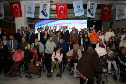 Hatay'da engelli depremzedelere 12 akülü tekerlekli sandalye dağıtıldı