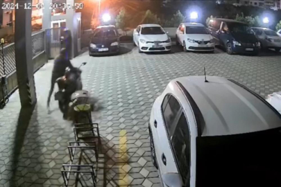 Mersin’de hırsızlar motosikleti çaldı, o anlar kamerada!