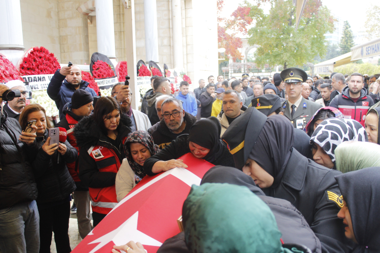 Şehit Uzman Çavuş Eren Kızıldağ İçin Adana Sabancı Merkez Camisi'nde tören töreni düzenlendi