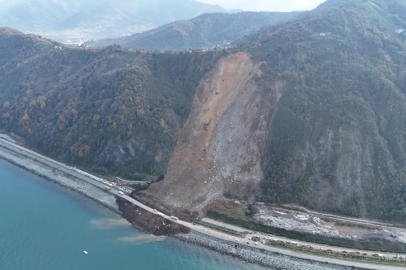 Artvin'deki heyelanda 100 bin ton toprak kütlesinin hareket etti