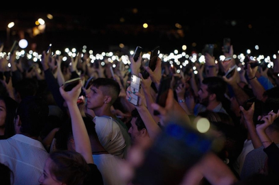 Konser bileti fiyatlarına tepki gösteren üniversite öğrencileri: ''Belediyeler olmasa konsere gidemeyeceğiz''