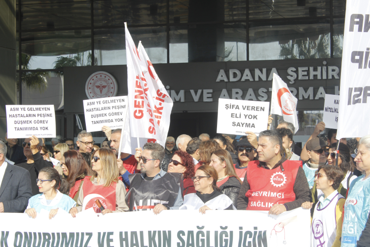 Adana'da Sağlık Çalışanları, Aile Hekimliği Yönetmeliği'ne karşı birleşti