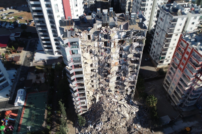 Adana'da Mete Apartmanı davasında 12 kişinin ölümüne neden olan yıkımın sorumluları yargı önünde