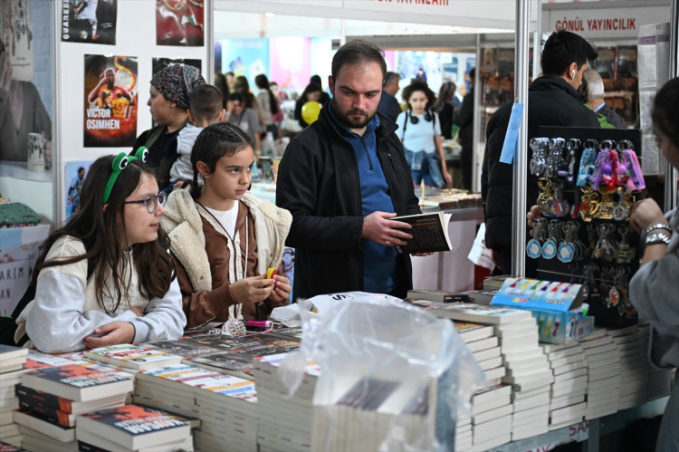 Adana'da 17. Çukurova Kitap Fuarı kapılarını açtı 2