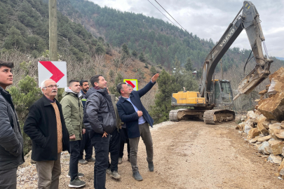 Adana’nın Feke ilçesine bağlı dağ köyünde tarihinde ilk kez yol çalışması yapıldı