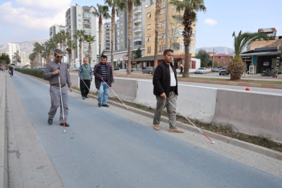 Adana'da görme engelli iki kişiden dayanışma örneği