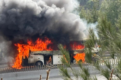 Adana'da yolcu otobüsü alev alev yandı, yolcular tahliye edildi