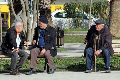 Bayram ikramiyesi tutarı açıklandı: 65 yaş aylığı alanlar bayram ikramiyesi alacak mı?