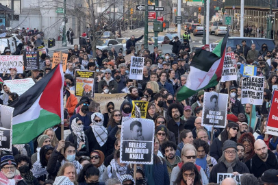 Columbia Üniversitesi'nde gözaltına alınan aktivist için binlerce kişi protesto düzenledi